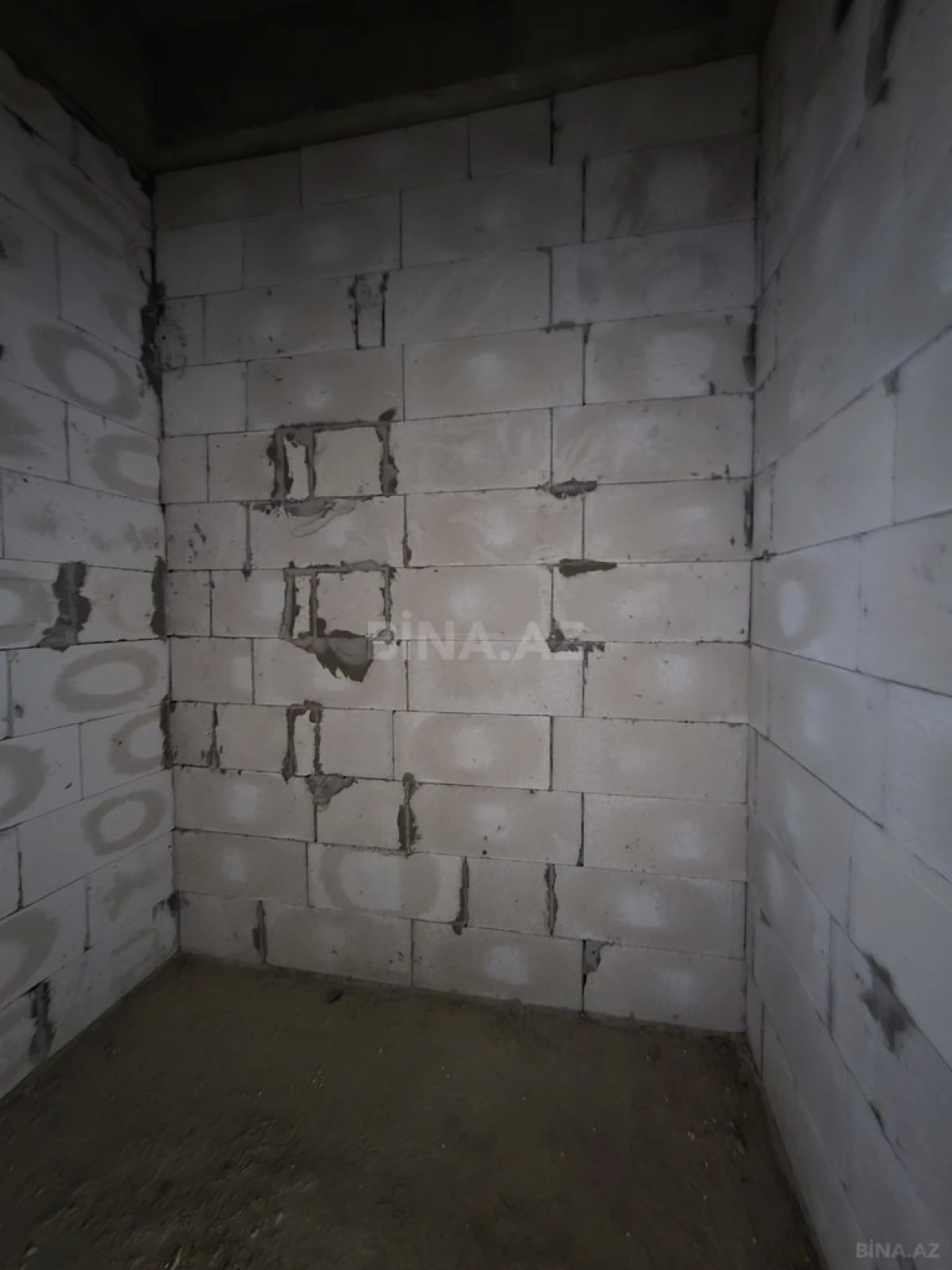 Satılır 4 otaqlı mənzil 220 m²