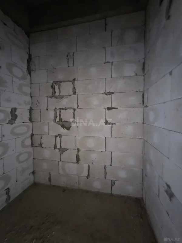 Satılır 4 otaqlı mənzil 220 m²