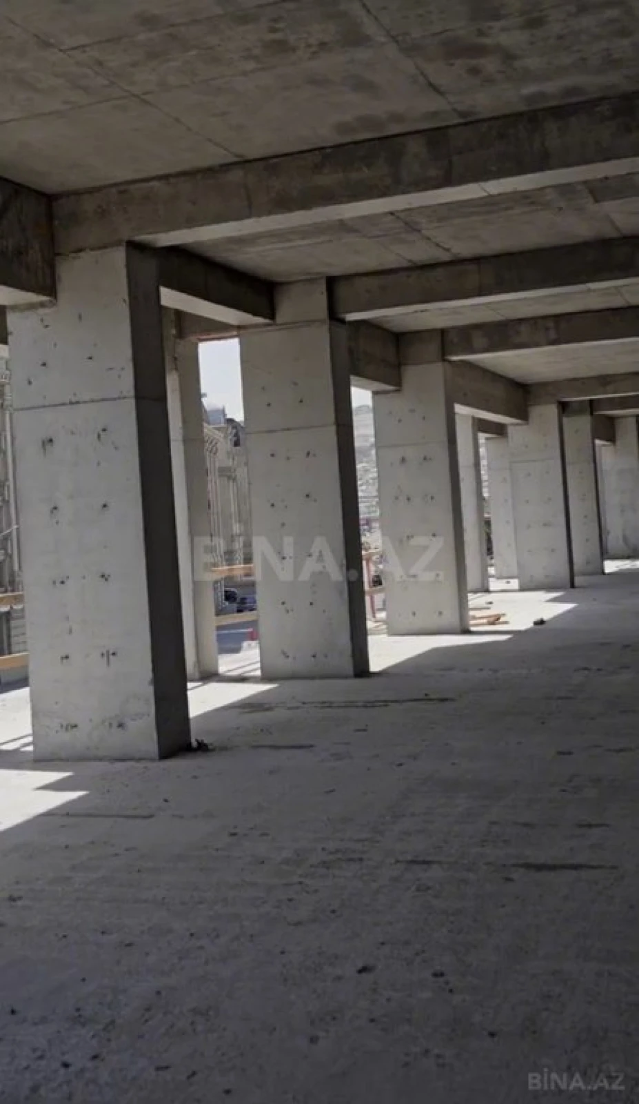 Satılır 2 otaqlı mənzil 122 m²