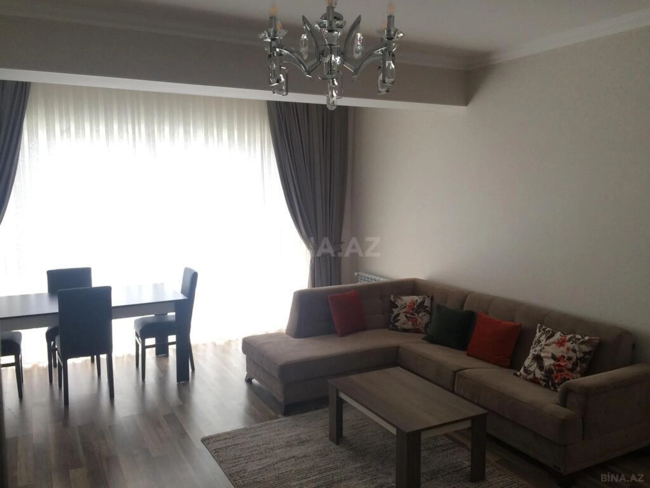 Kirayə verilir 2 otaqlı mənzil 96 m²