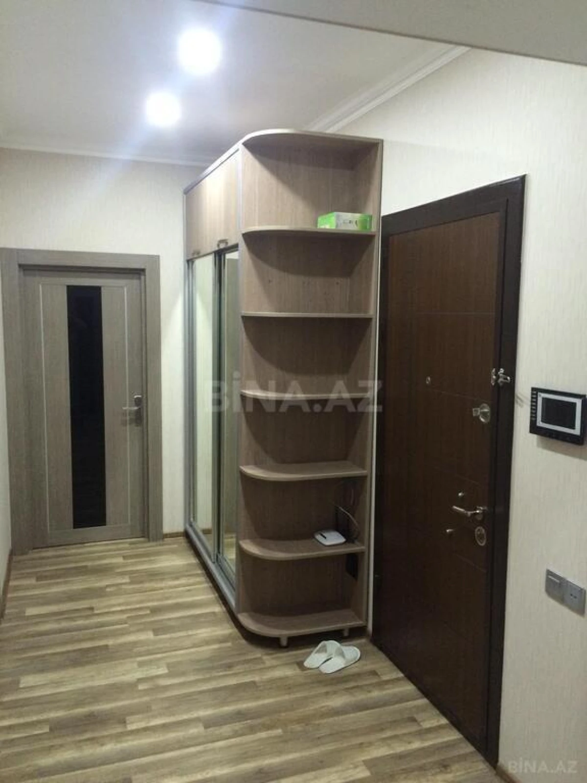 Kirayə verilir 2 otaqlı mənzil 96 m²