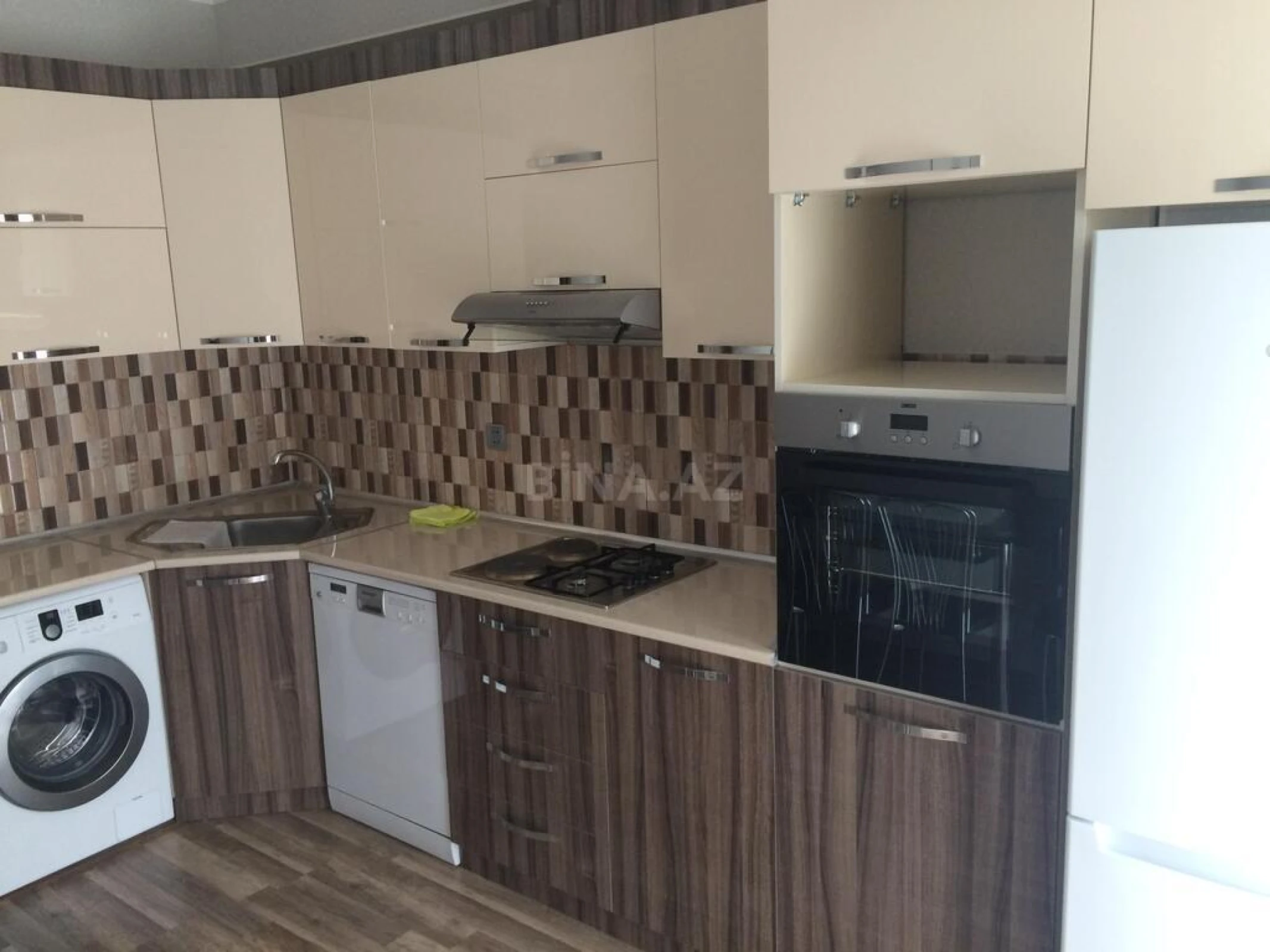 Kirayə verilir 2 otaqlı mənzil 96 m²