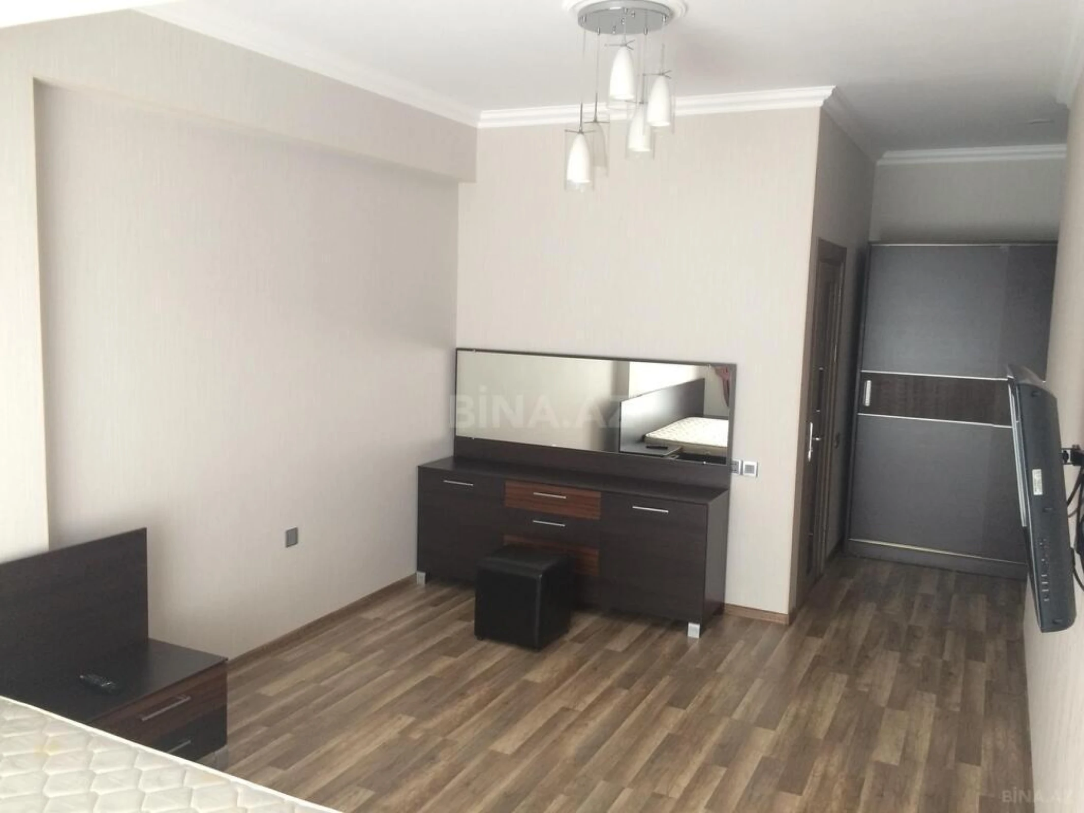 Kirayə verilir 2 otaqlı mənzil 96 m²