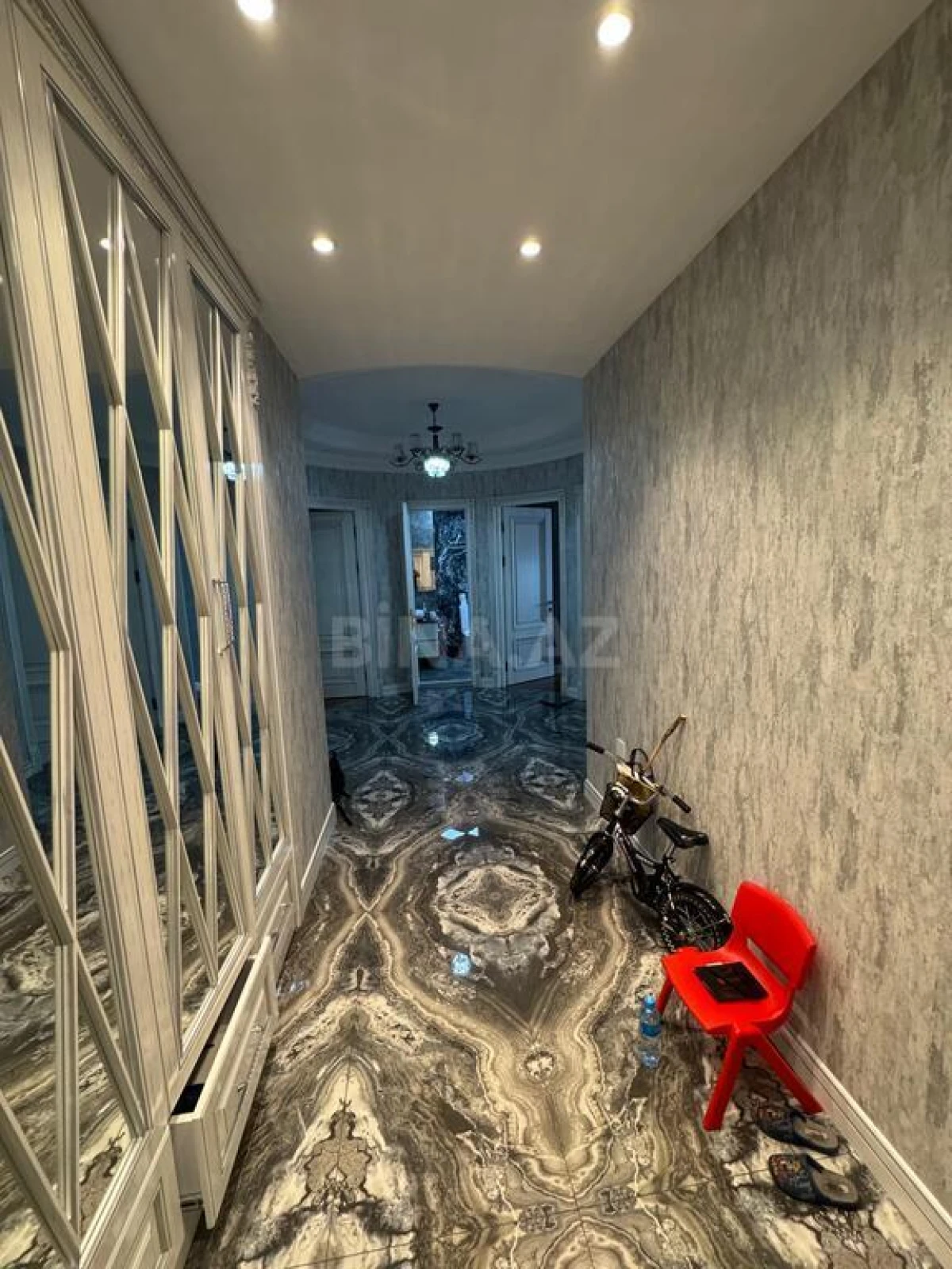 Kirayə verilir 3 otaqlı mənzil 150 m²