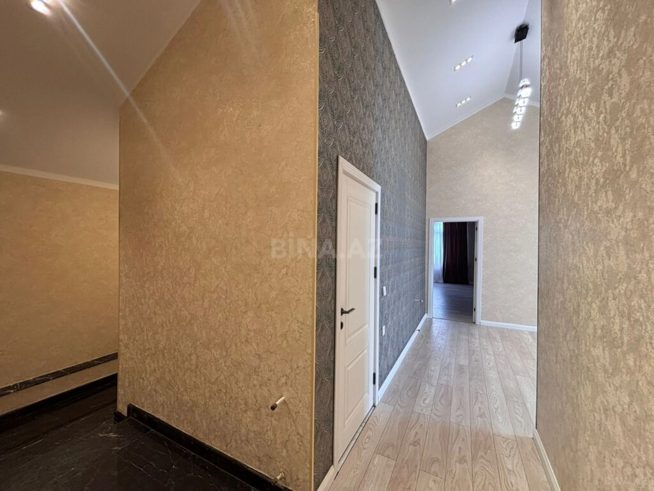 Satılır 6 otaqlı həyət evi 350 m²