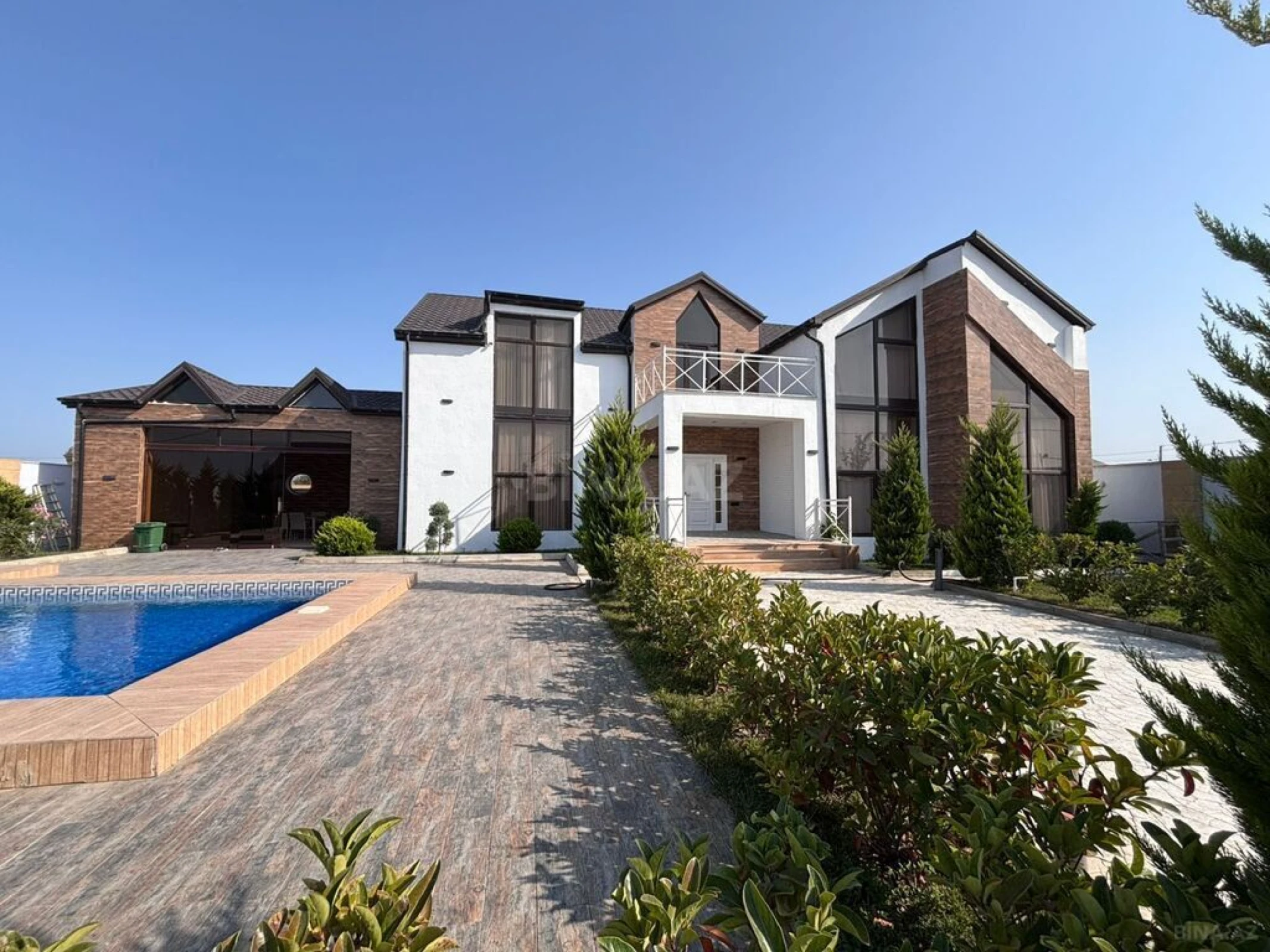 Satılır 6 otaqlı həyət evi 350 m²