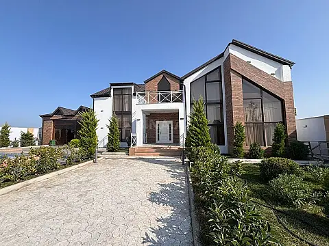 Satılır 6 otaqlı həyət evi 350 m²