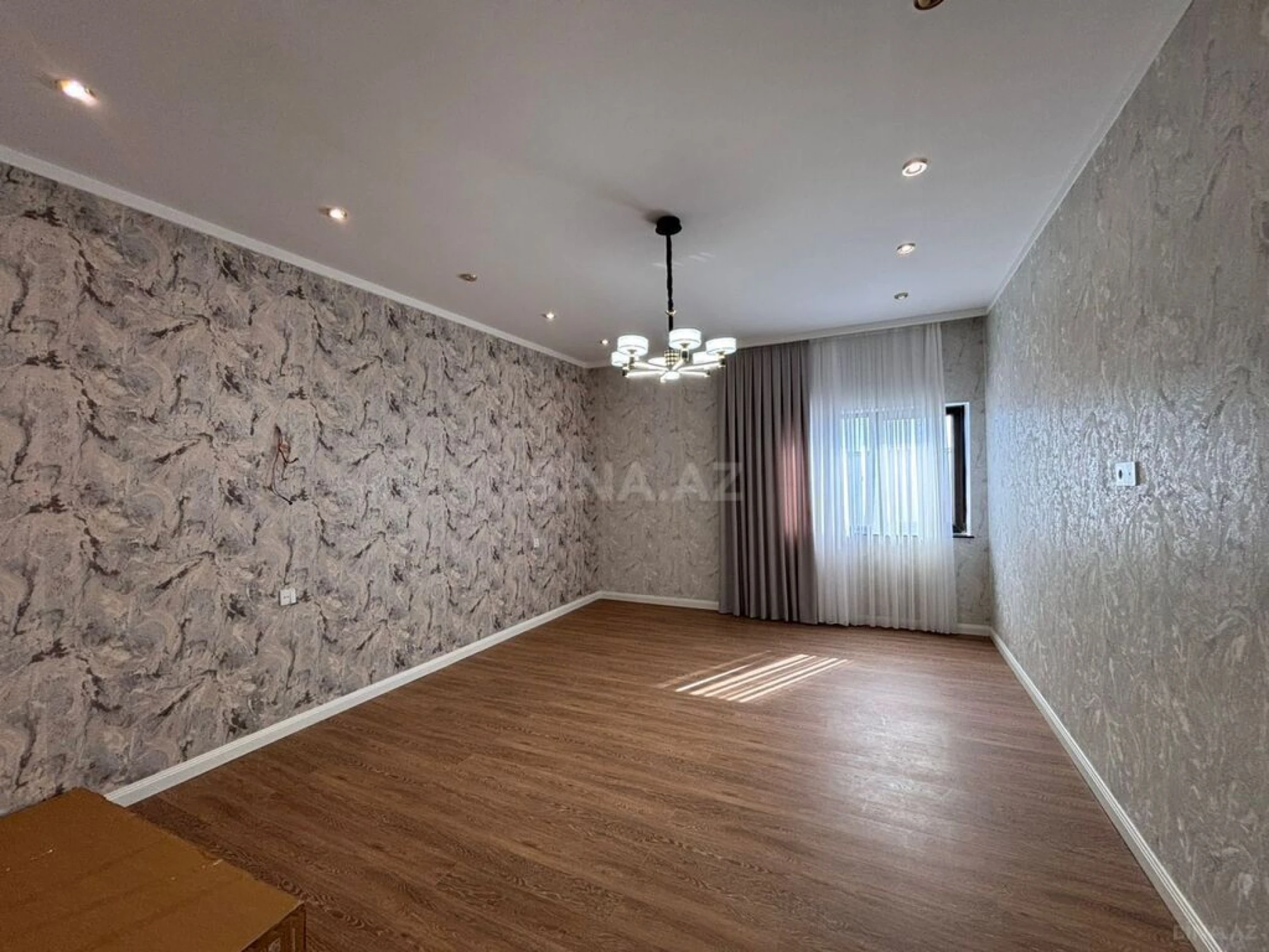 Satılır 6 otaqlı həyət evi 350 m²