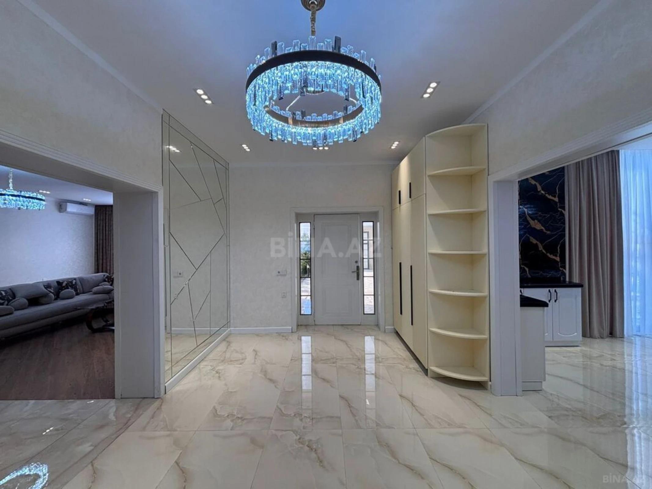 Satılır 6 otaqlı həyət evi 350 m²