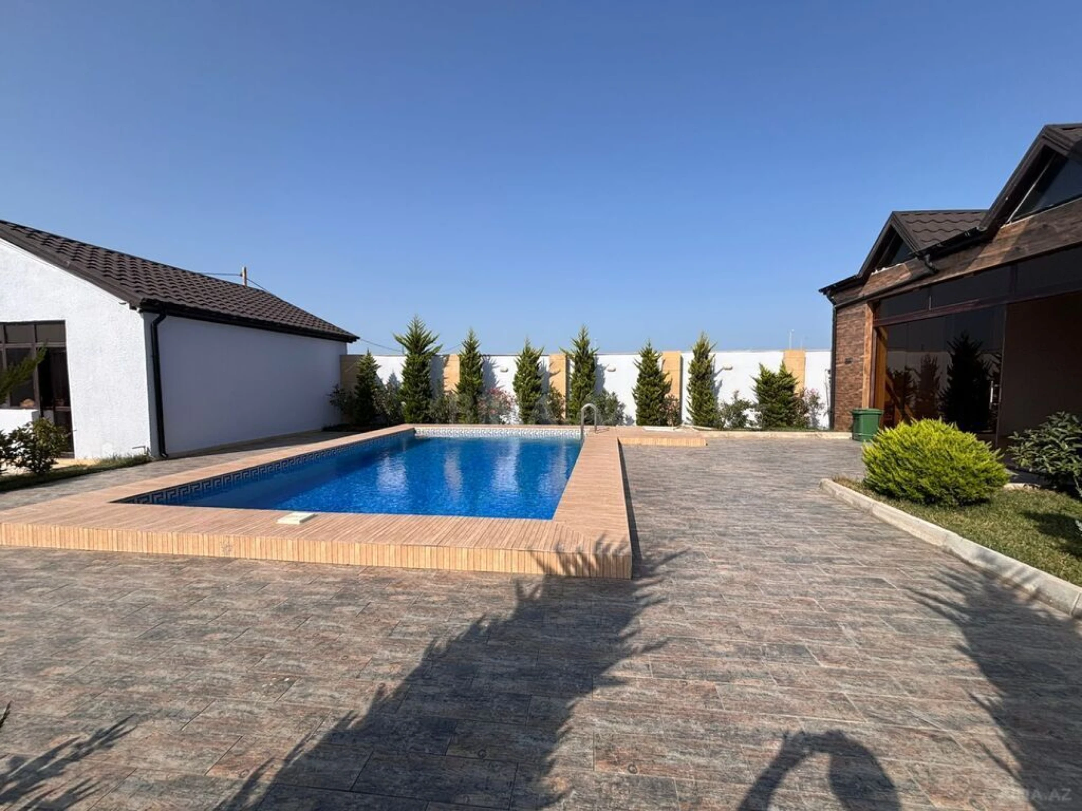 Satılır 6 otaqlı həyət evi 350 m²