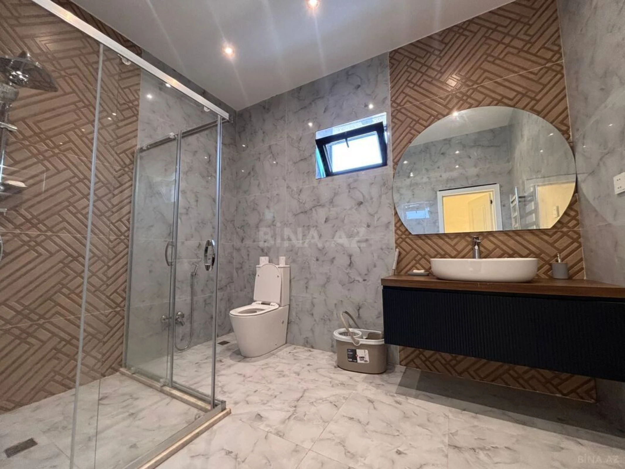 Satılır 6 otaqlı həyət evi 350 m²