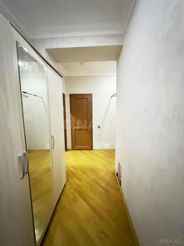 Satılır 3 otaqlı mənzil 157 m²