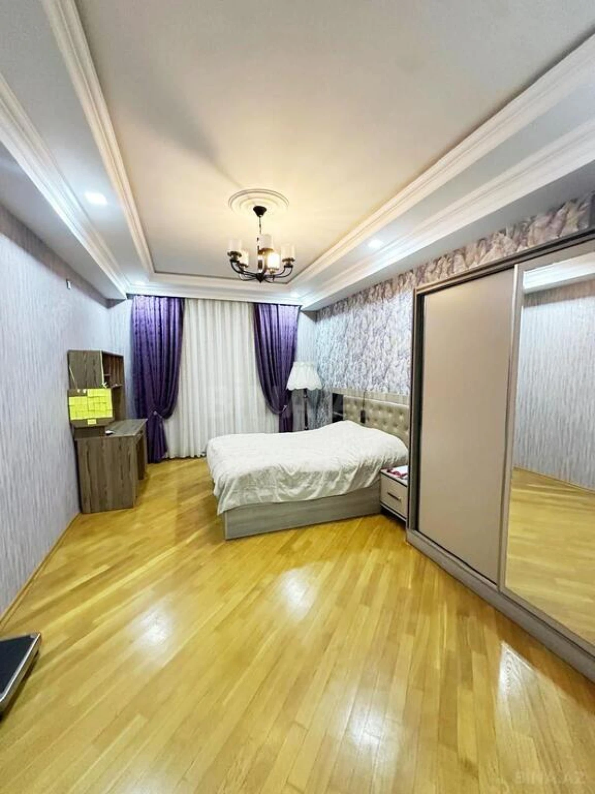 Satılır 3 otaqlı mənzil 157 m²