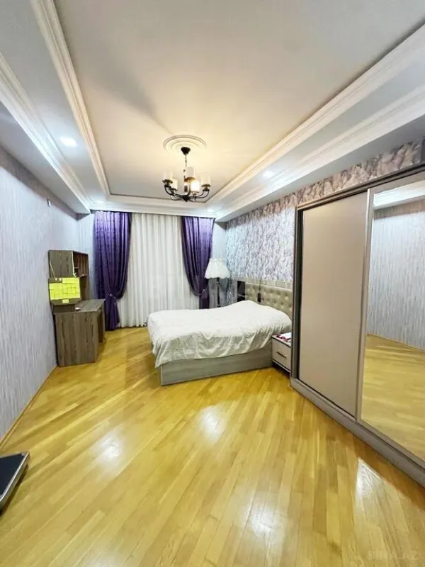 Satılır 3 otaqlı mənzil 157 m²