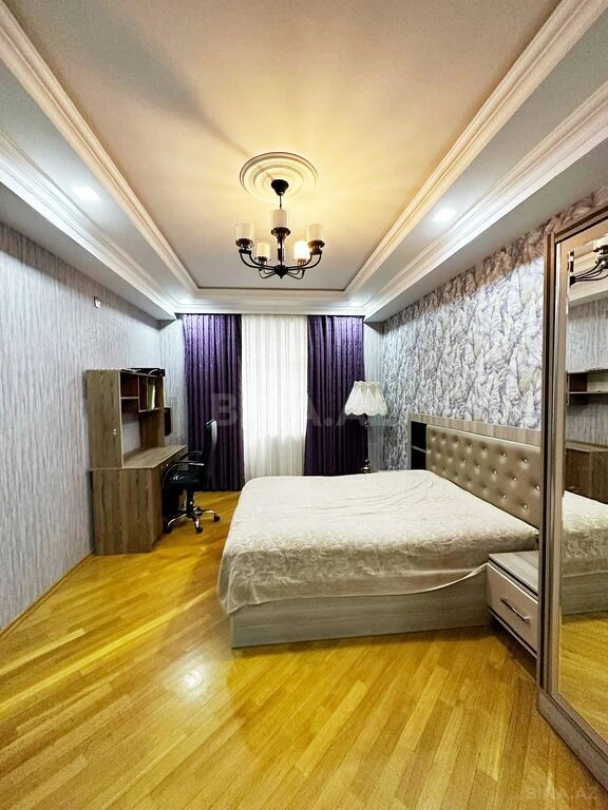 Satılır 3 otaqlı mənzil 157 m²