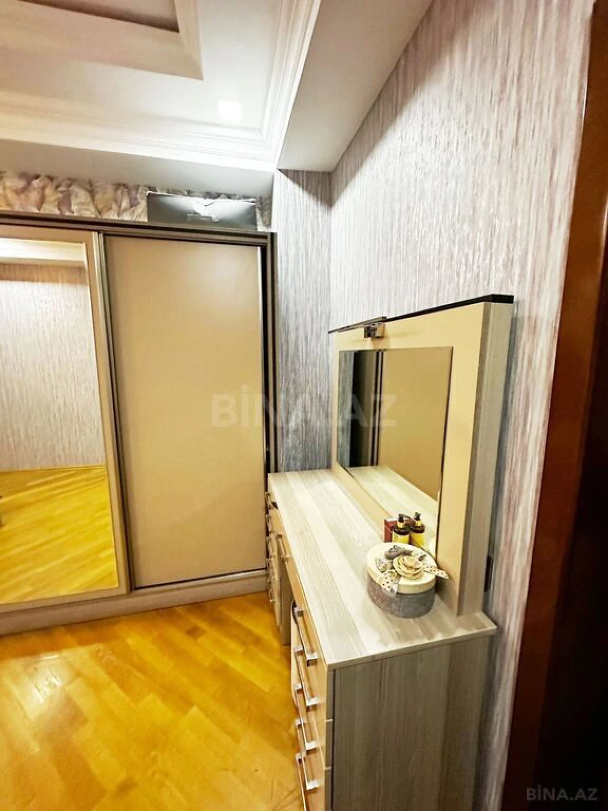 Satılır 3 otaqlı mənzil 157 m²