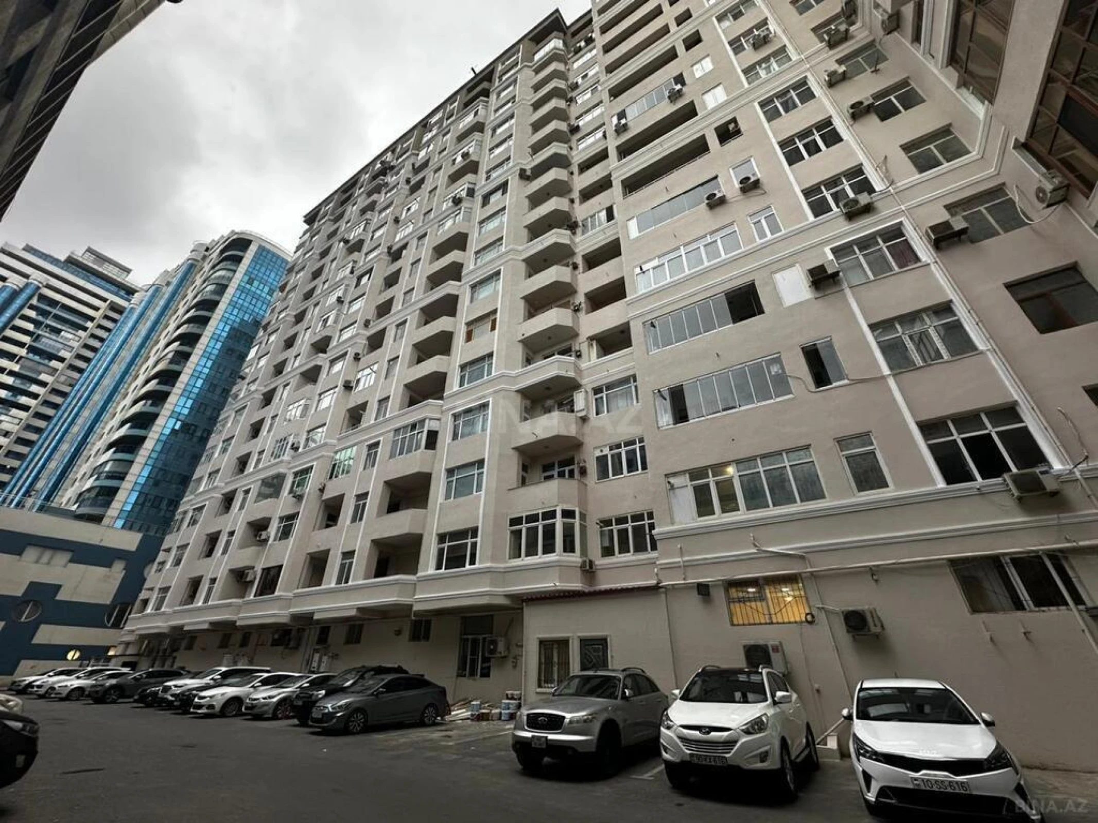 Satılır 3 otaqlı mənzil 157 m²