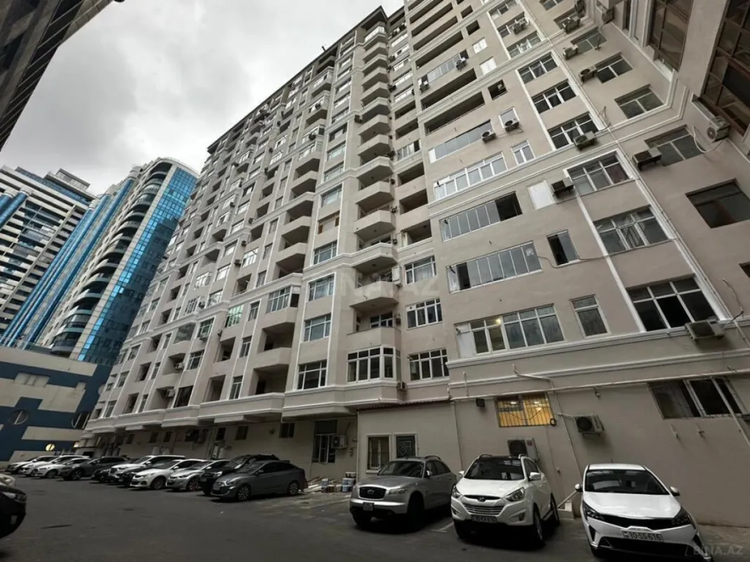 Satılır 3 otaqlı mənzil 157 m²