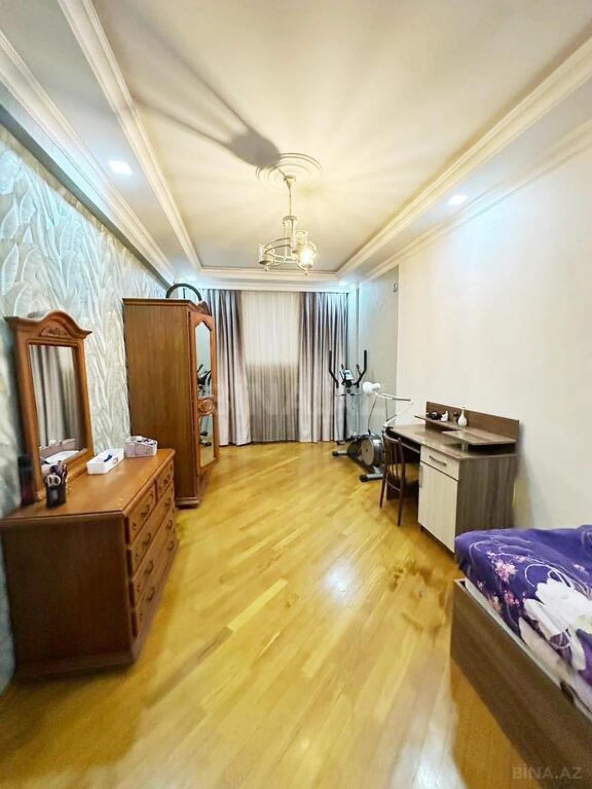 Satılır 3 otaqlı mənzil 157 m²