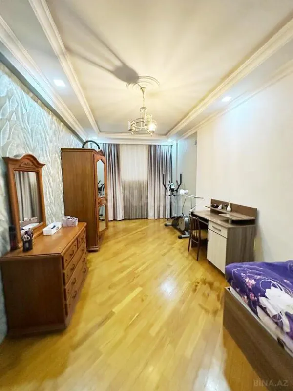 Satılır 3 otaqlı mənzil 157 m²