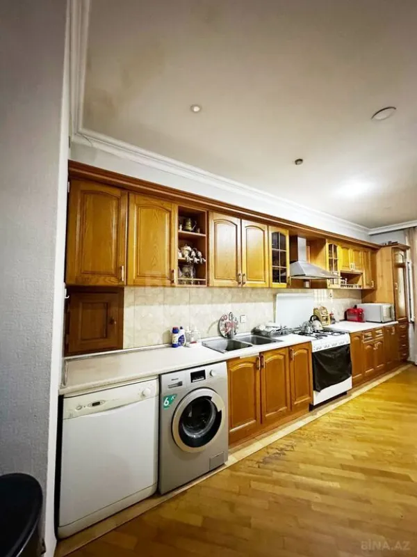 Satılır 3 otaqlı mənzil 157 m²