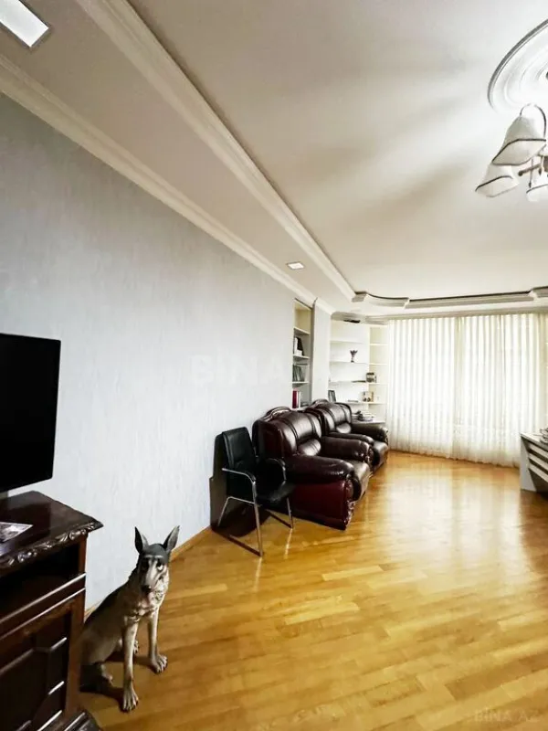 Satılır 3 otaqlı mənzil 157 m²
