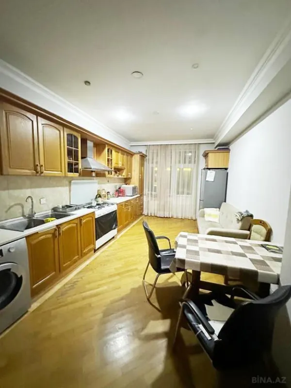 Satılır 3 otaqlı mənzil 157 m²