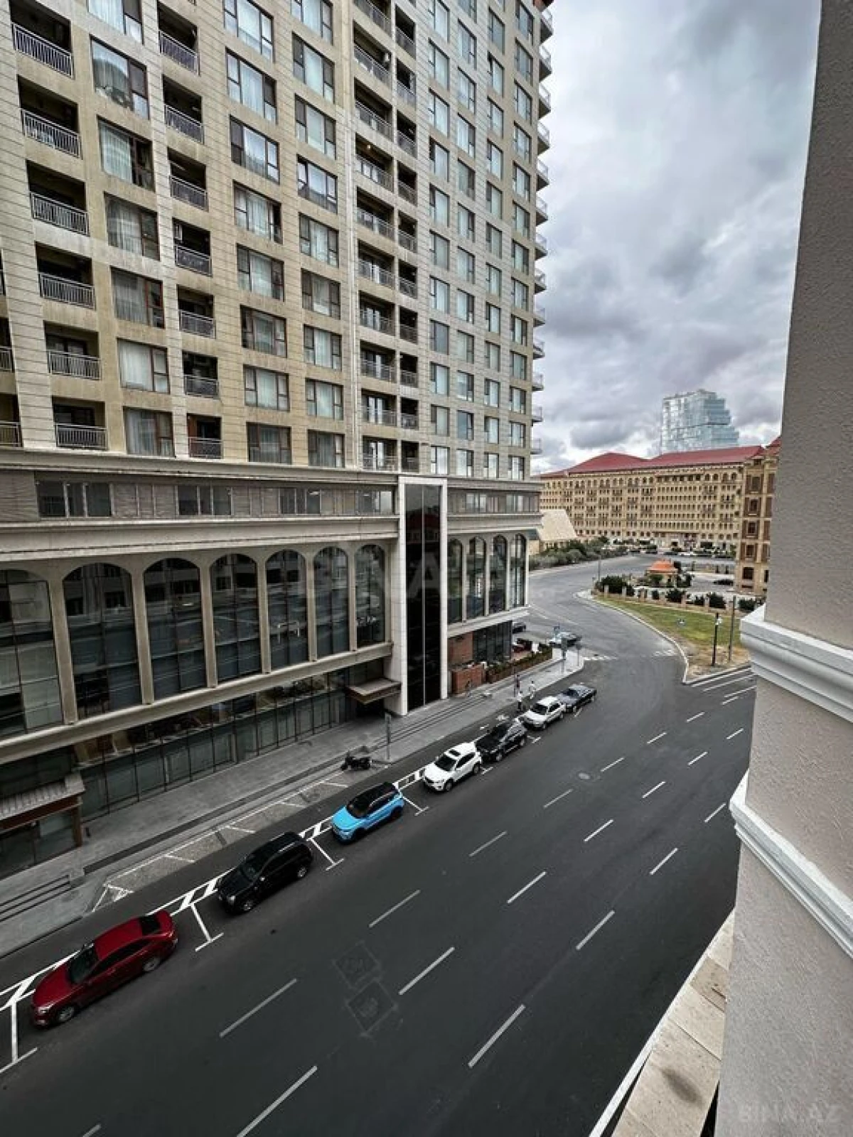 Satılır 3 otaqlı mənzil 157 m²