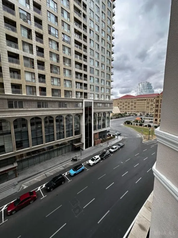 Satılır 3 otaqlı mənzil 157 m²