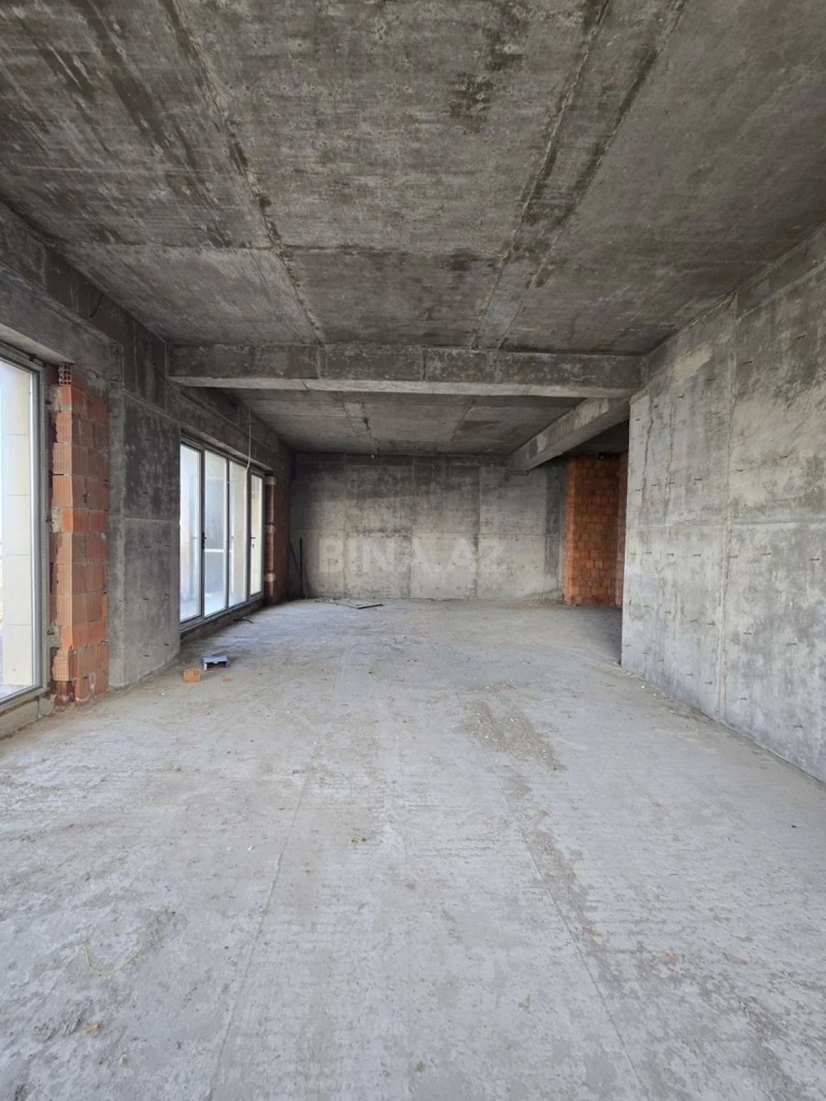 Satılır 3 otaqlı mənzil 157 m²