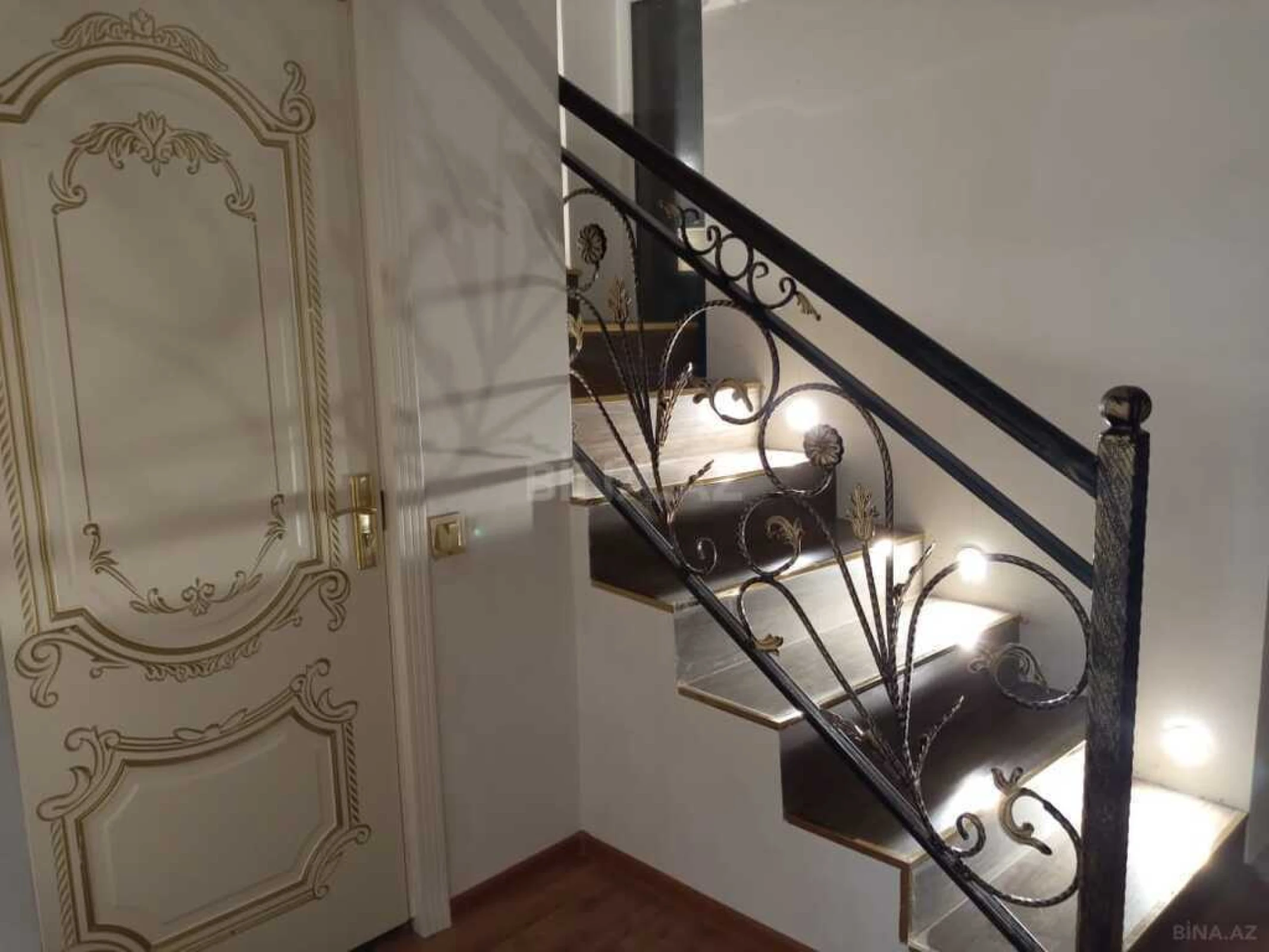 Satılır 4 otaqlı həyət evi 200 m²