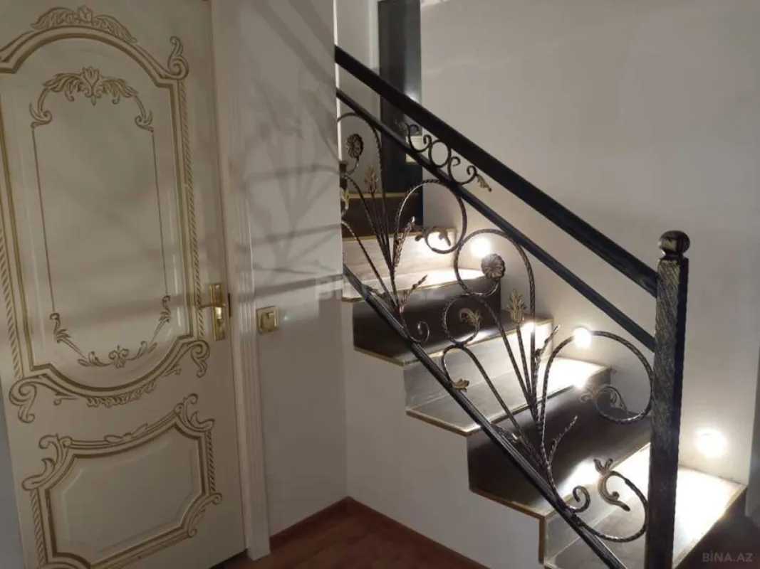 Satılır 4 otaqlı həyət evi 200 m²