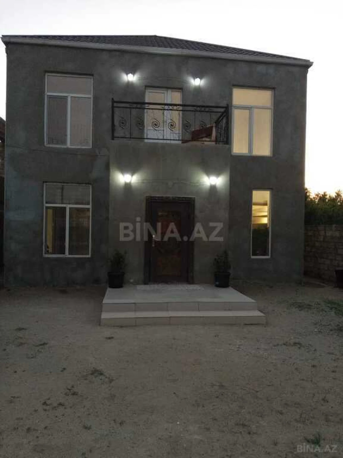 Satılır 4 otaqlı həyət evi 200 m²