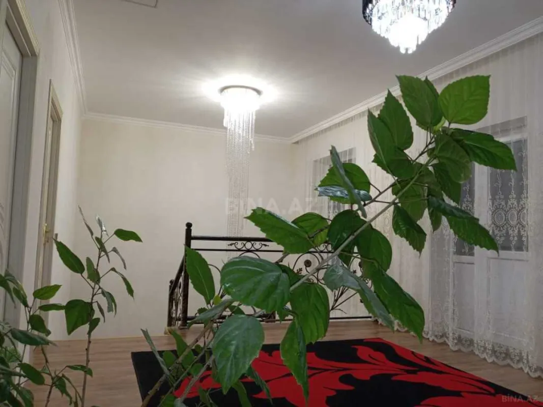 Satılır 4 otaqlı həyət evi 200 m²