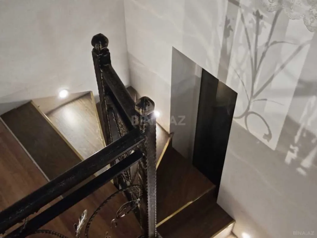 Satılır 4 otaqlı həyət evi 200 m²