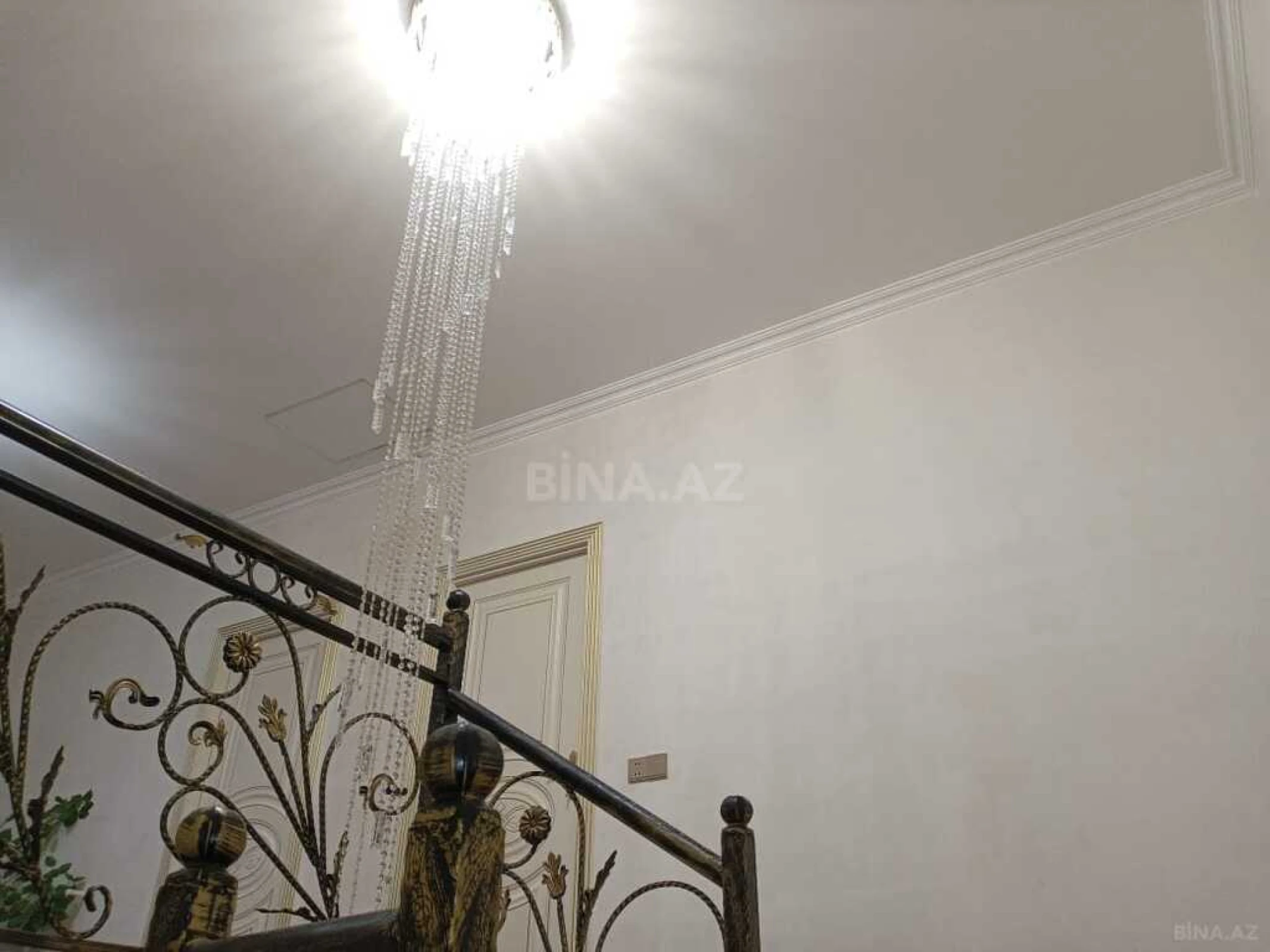 Satılır 4 otaqlı həyət evi 200 m²