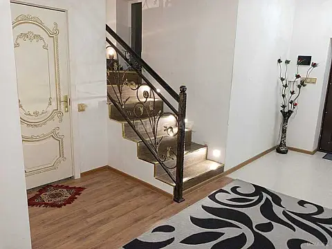 Satılır 4 otaqlı həyət evi 200 m²