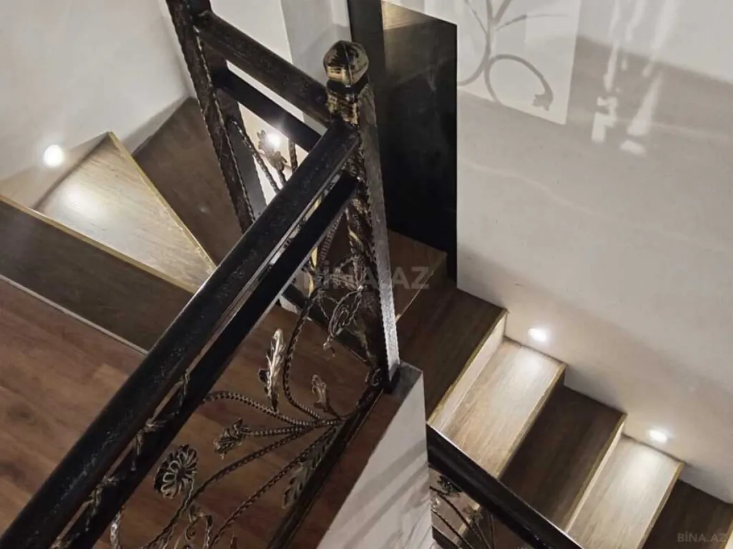 Satılır 4 otaqlı həyət evi 200 m²