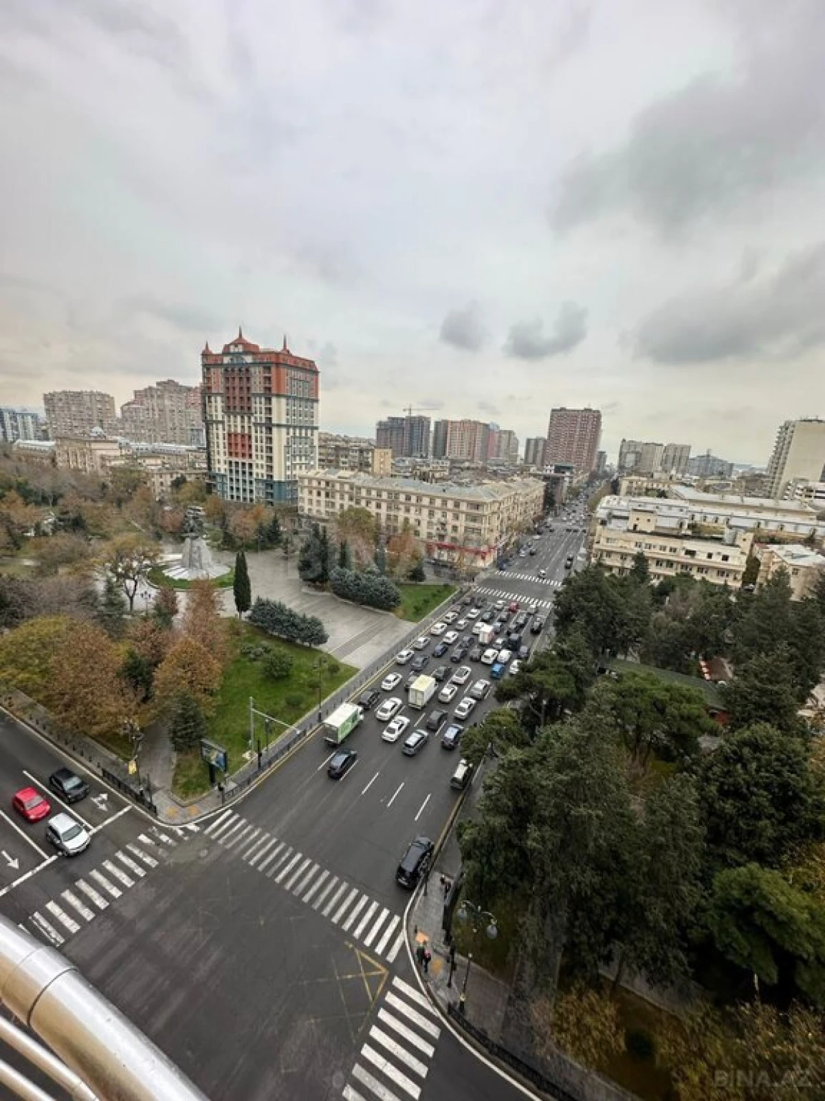 Kirayə verilir 4 otaqlı mənzil 196 m²