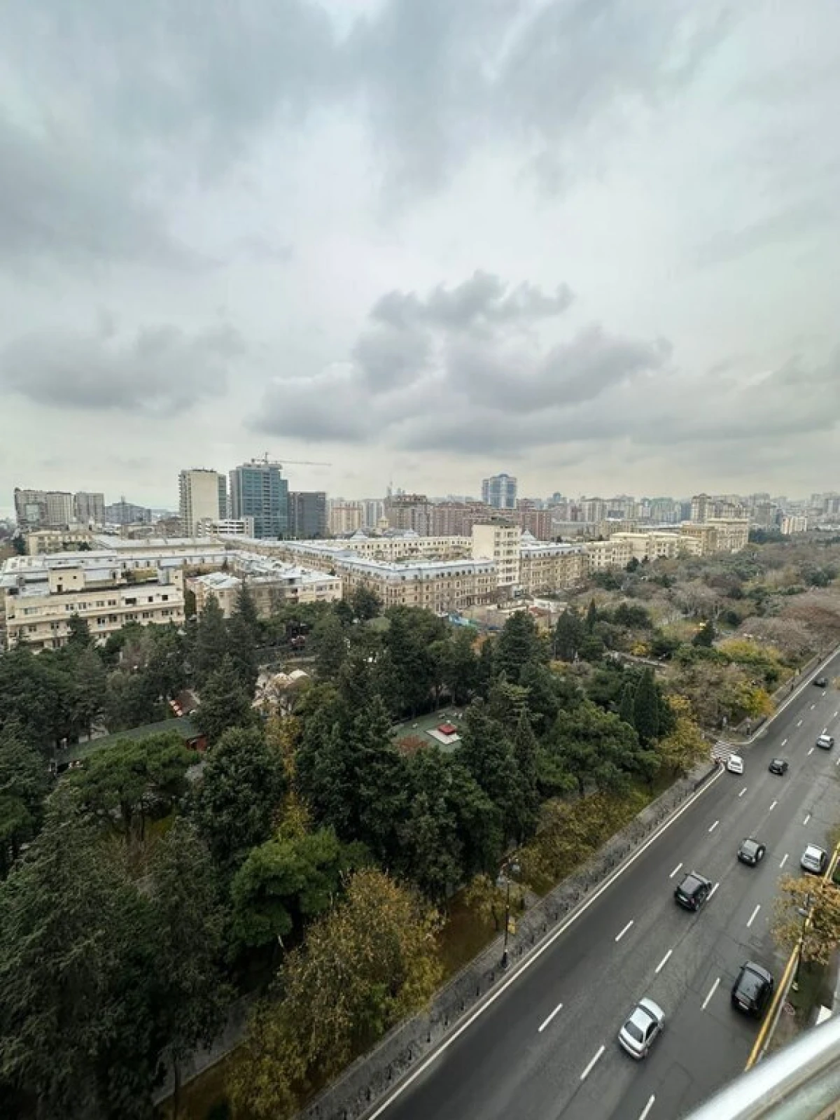 Kirayə verilir 4 otaqlı mənzil 196 m²