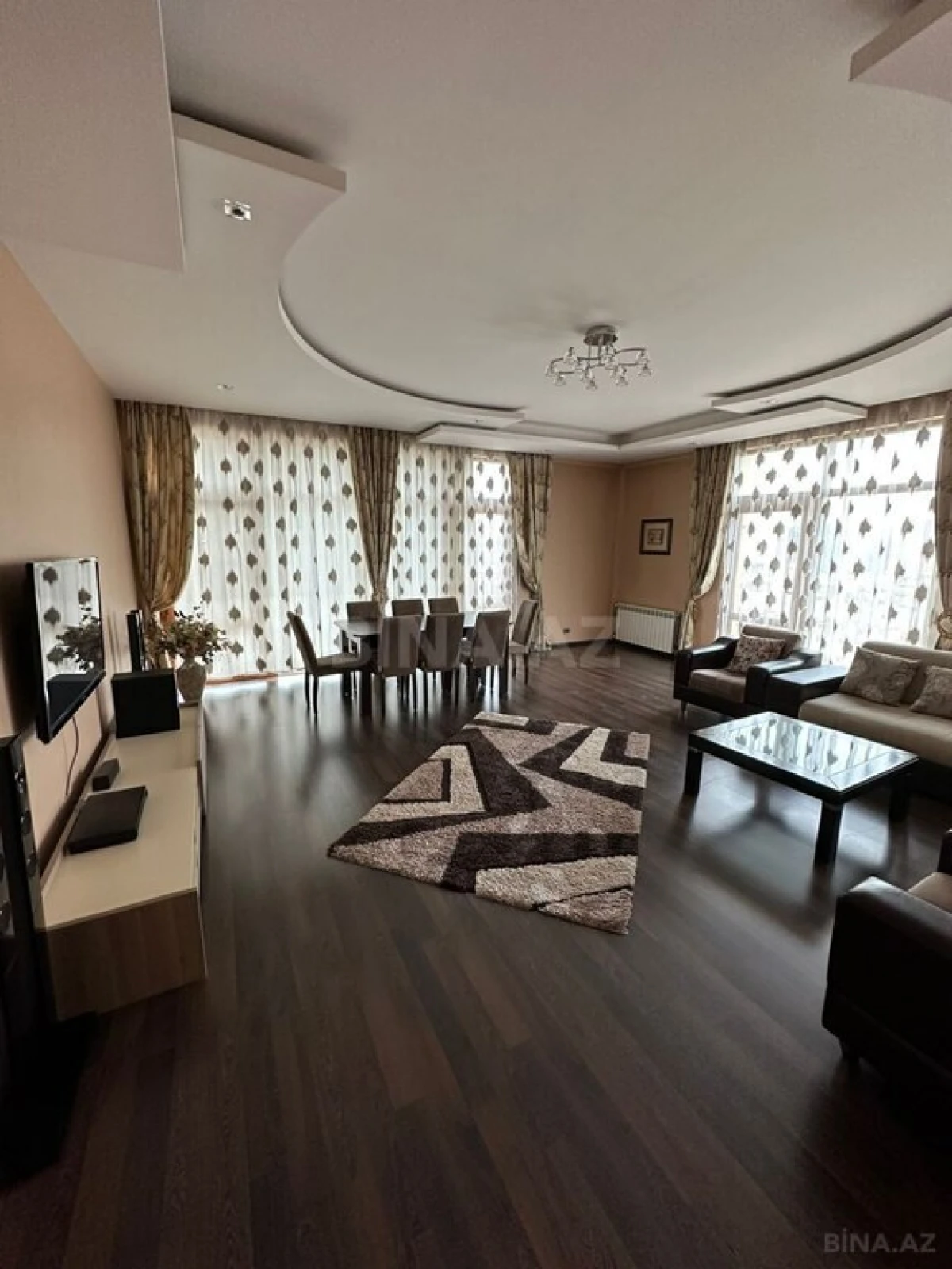 Kirayə verilir 4 otaqlı mənzil 196 m²