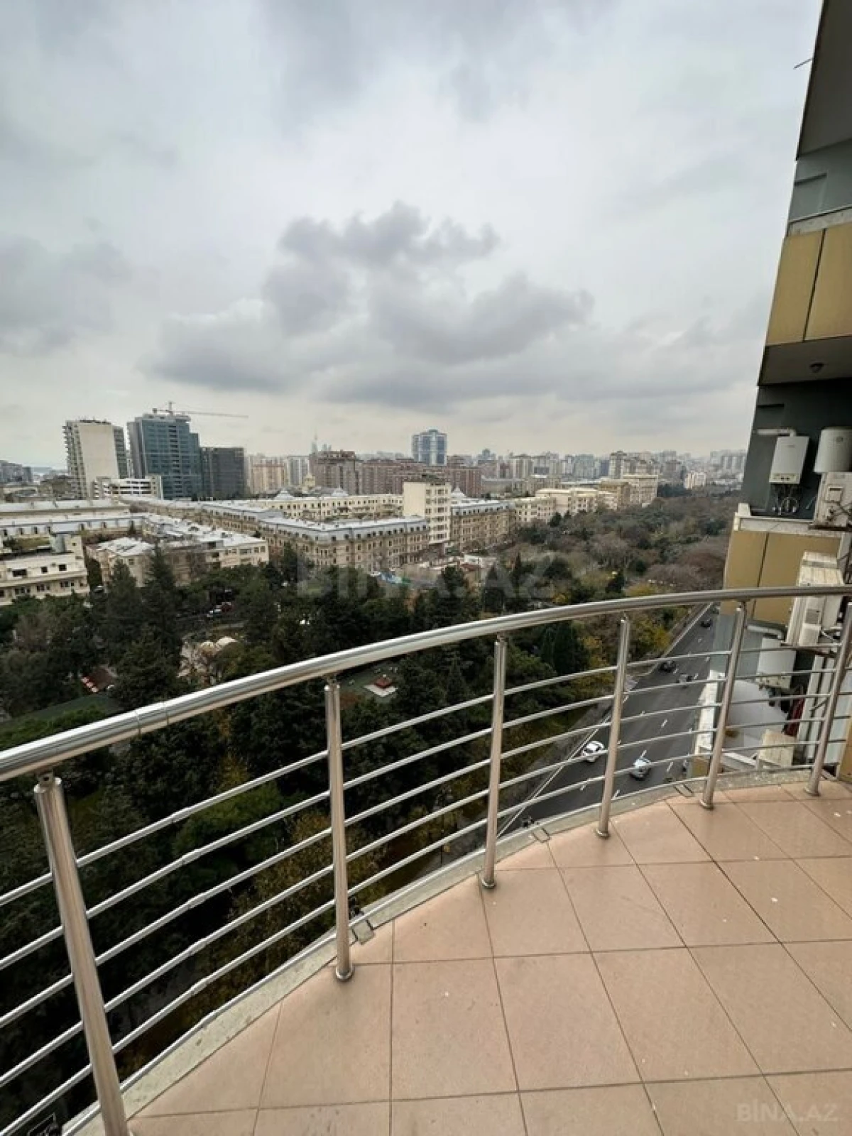 Kirayə verilir 4 otaqlı mənzil 196 m²