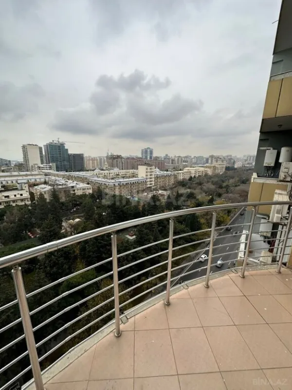 Kirayə verilir 4 otaqlı mənzil 196 m²
