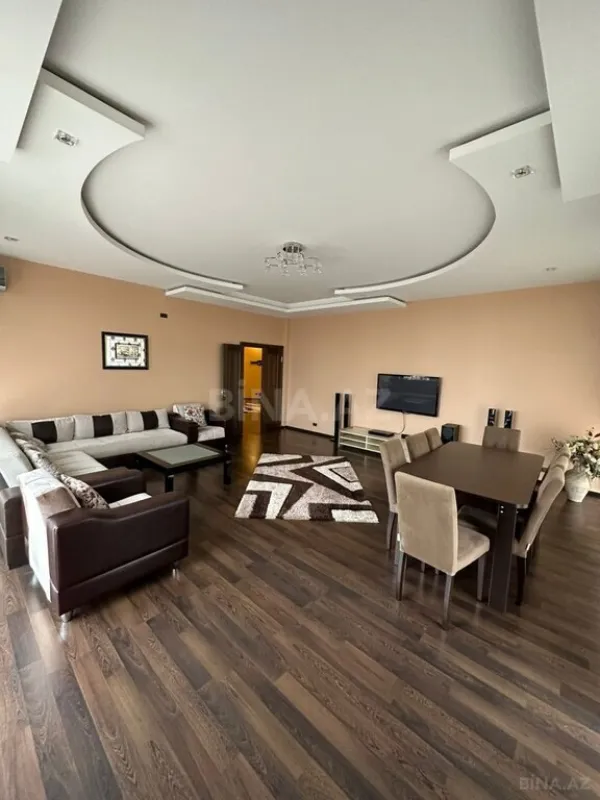 Kirayə verilir 4 otaqlı mənzil 196 m²