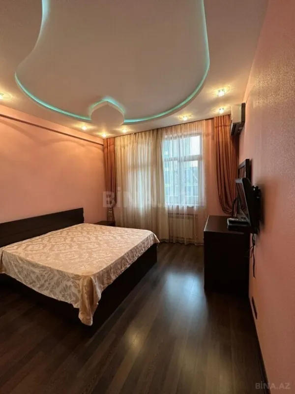 Kirayə verilir 4 otaqlı mənzil 196 m²