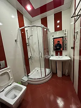 Kirayə verilir 4 otaqlı mənzil 196 m²