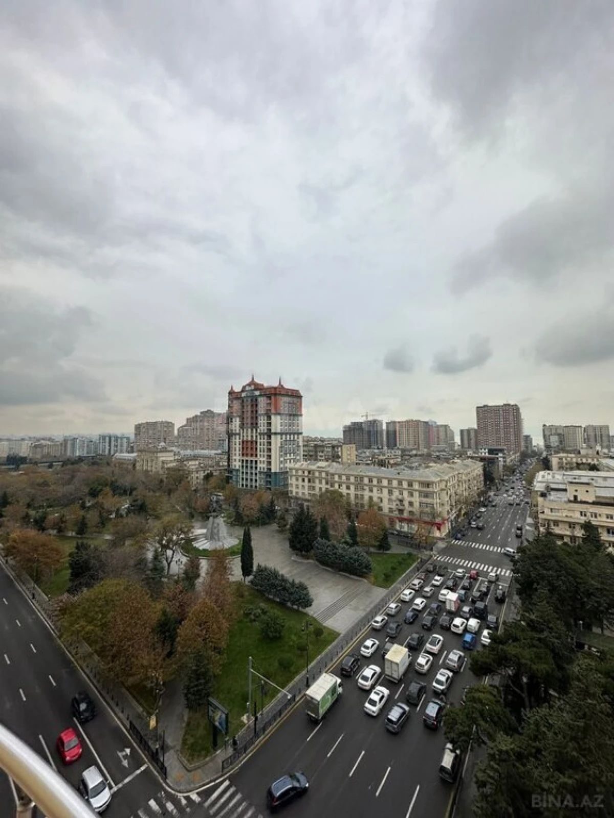 Kirayə verilir 4 otaqlı mənzil 196 m²