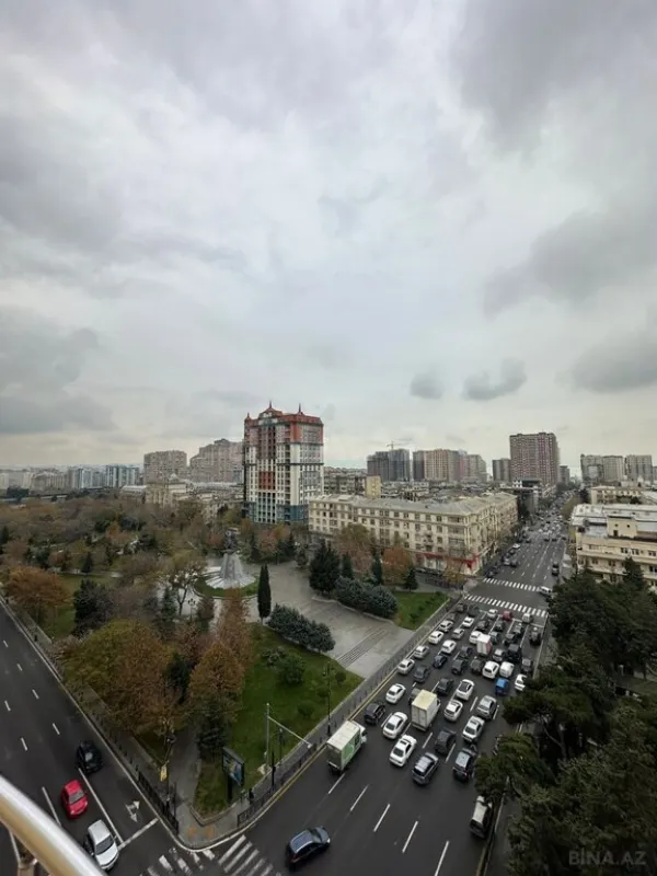 Kirayə verilir 4 otaqlı mənzil 196 m²