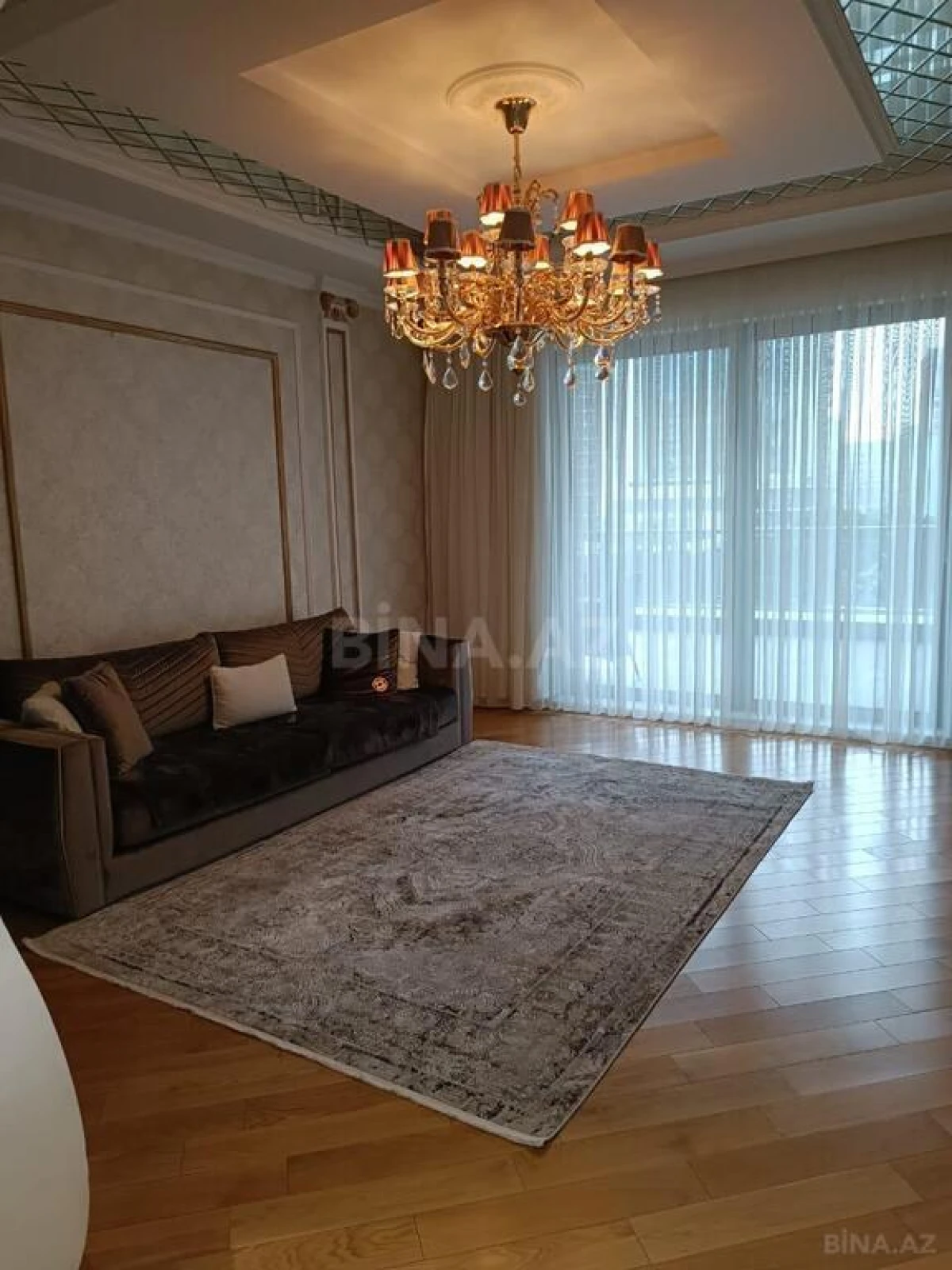Kirayə verilir 3 otaqlı mənzil 150 m²
