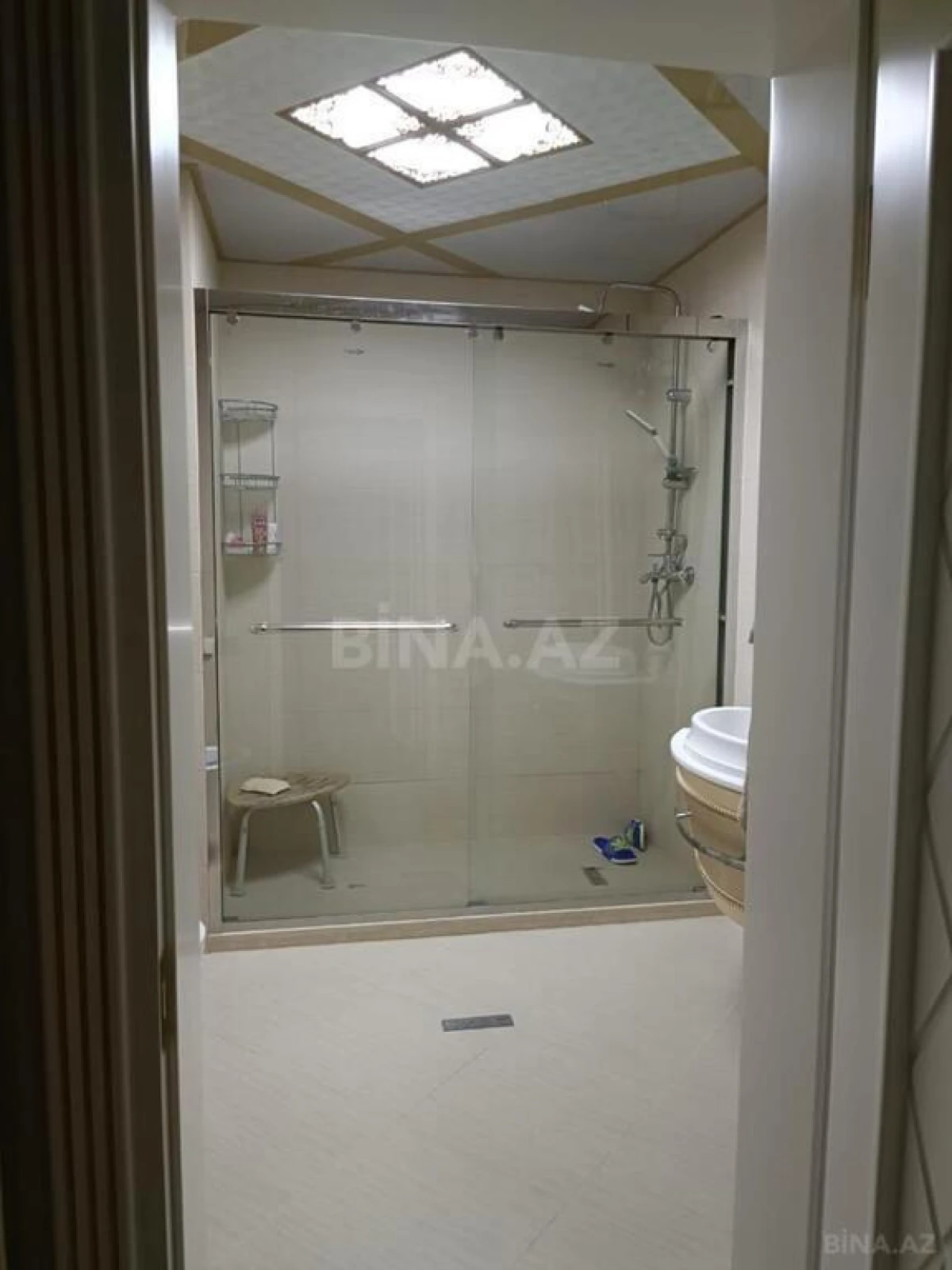 Kirayə verilir 3 otaqlı mənzil 150 m²